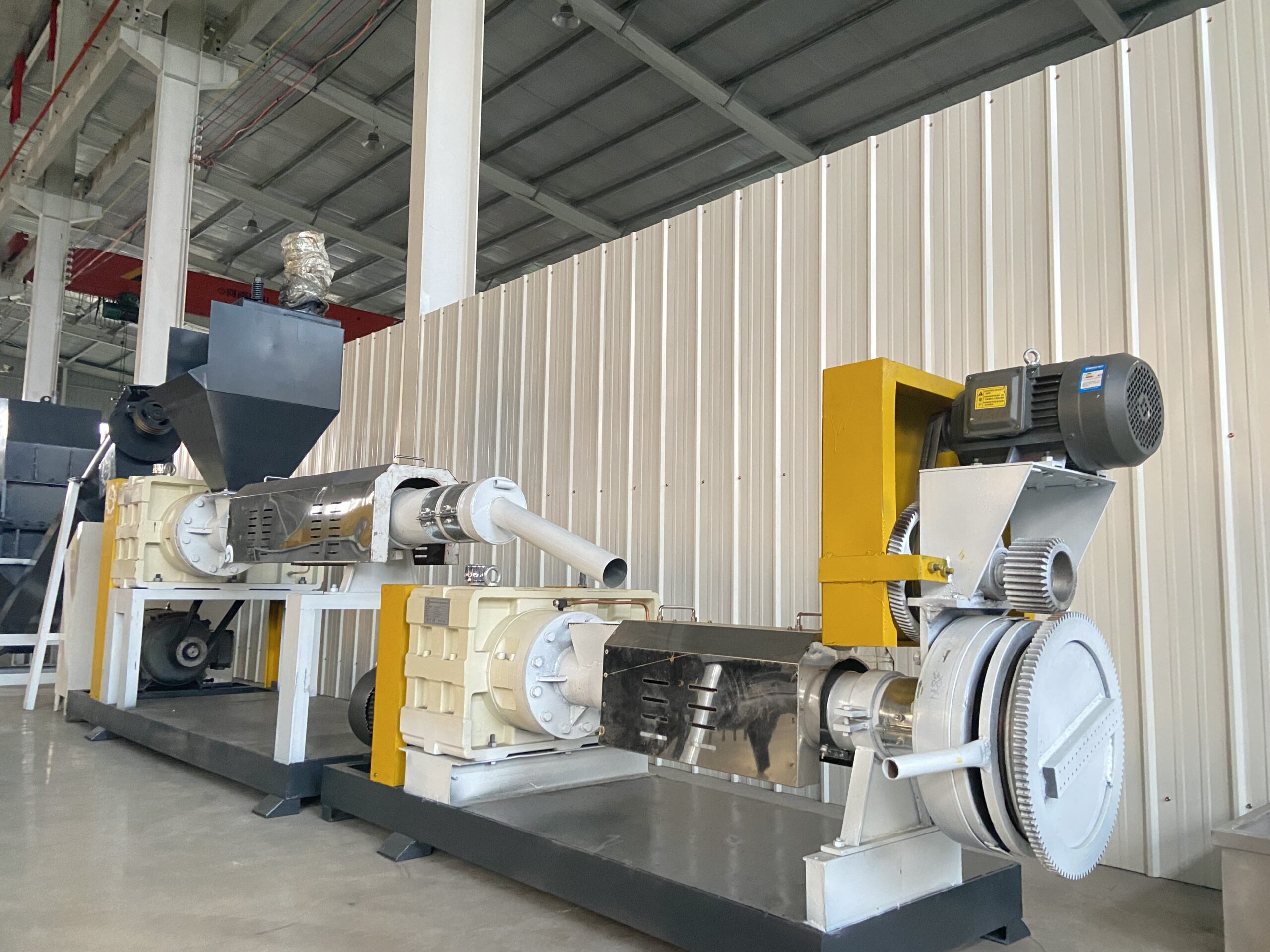 Plastic granulator machine